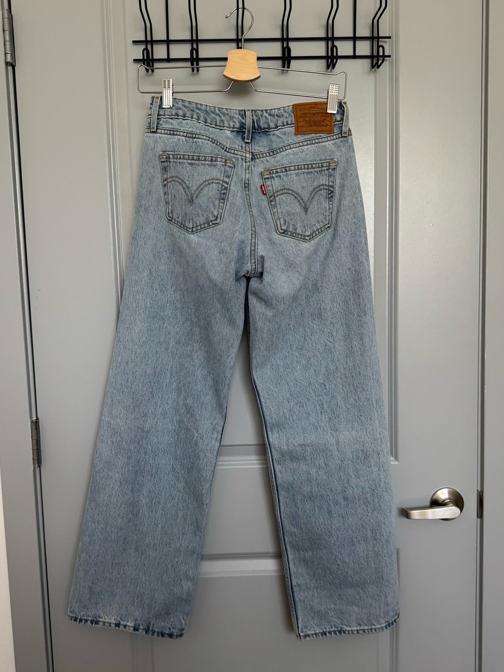Levi’s Low Loose in Light Wash - Picture 10 of 11